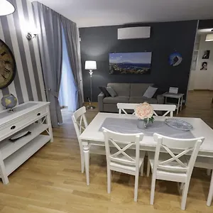 Happy House 31 Apartment Naples