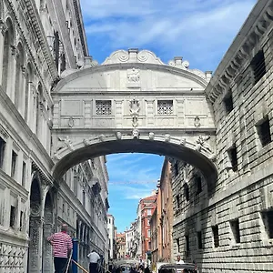 Ca' Ai Sospiri , Venezia Italia